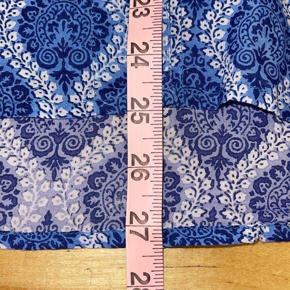 Roller Rabbit Women’s Button Down Roll Tab Sleeve Top Shirt Blouse Blue Patterne - Picture 8 of 8